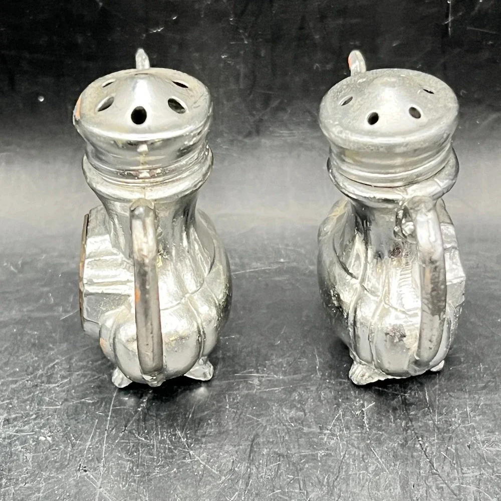 Vtg‎ Metal Silver Teapot Salt & Pepper Shakers 2
